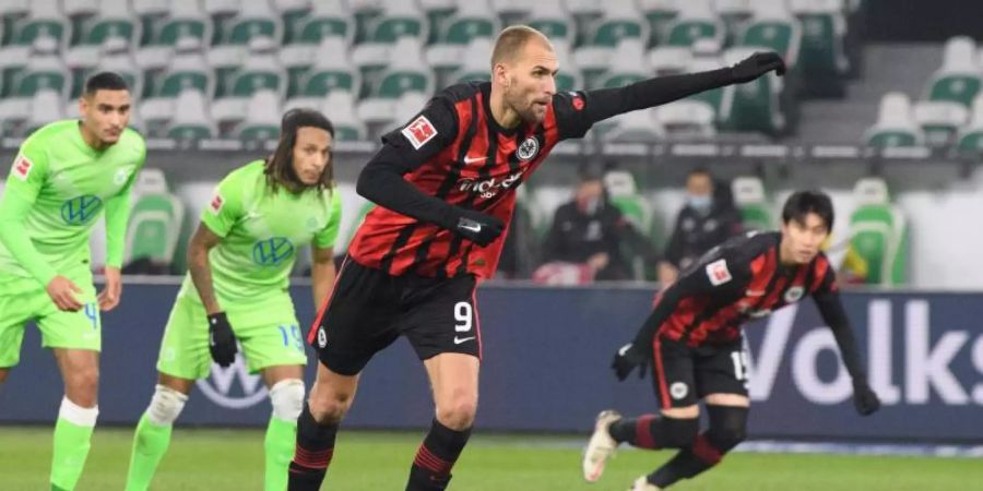 Frankfurts Bas Dost steht vor einem Wechsel zum FC Brügge. Foto: Swen Pförtner/dpa