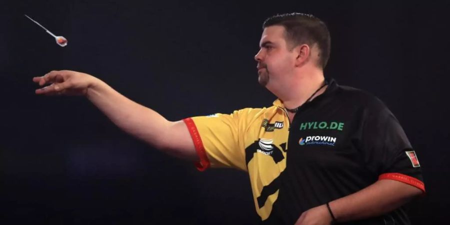 Wirft als einziger Deutscher noch bei der Darts-WM mit: Gabriel Clemens. Foto: Adam Davy/PA Wire/dpa