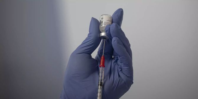CORONAVIRUS, COVID-19, COVID 19, CORONA-IMPFUNG, IMPFUNG, IMPFEN, IMPFSTART, ALTERSHEIM, SENIORENHEIM, SENIOR, BETAGTER,