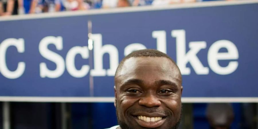 Begrüsst den Spielabbruch der Champions-League-Partie in Paris: Gerald Asamoah. Foto: Rolf Vennenbernd/dpa