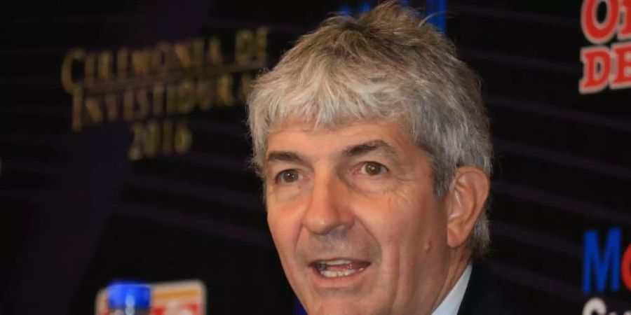 Paolo Rossi spricht 2016 auf einer Pressekonferenz. Der ehemalige Fussball-Weltmeister ist im Alter von 64 Jahren gestorben. Foto: David Martinez Pelcastre/EFE/dpa