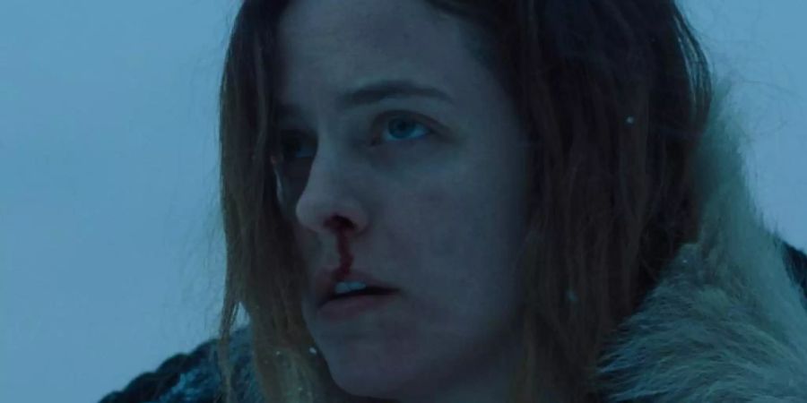 Riley Keough als Grace in einer Szene aus "The Lodge". Foto: --/Universum/LEONINE/Sky/dpa