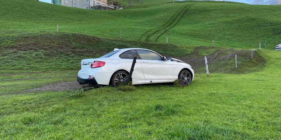 Appenzell/AI: Selbstunfall auf regennasser Strasse