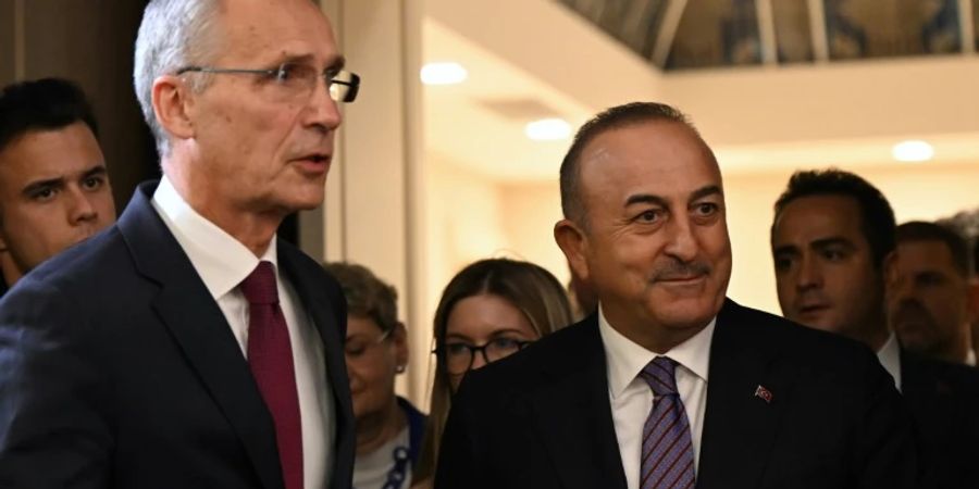 Stoltenberg und der türkische Aussenminister Cavusoglu