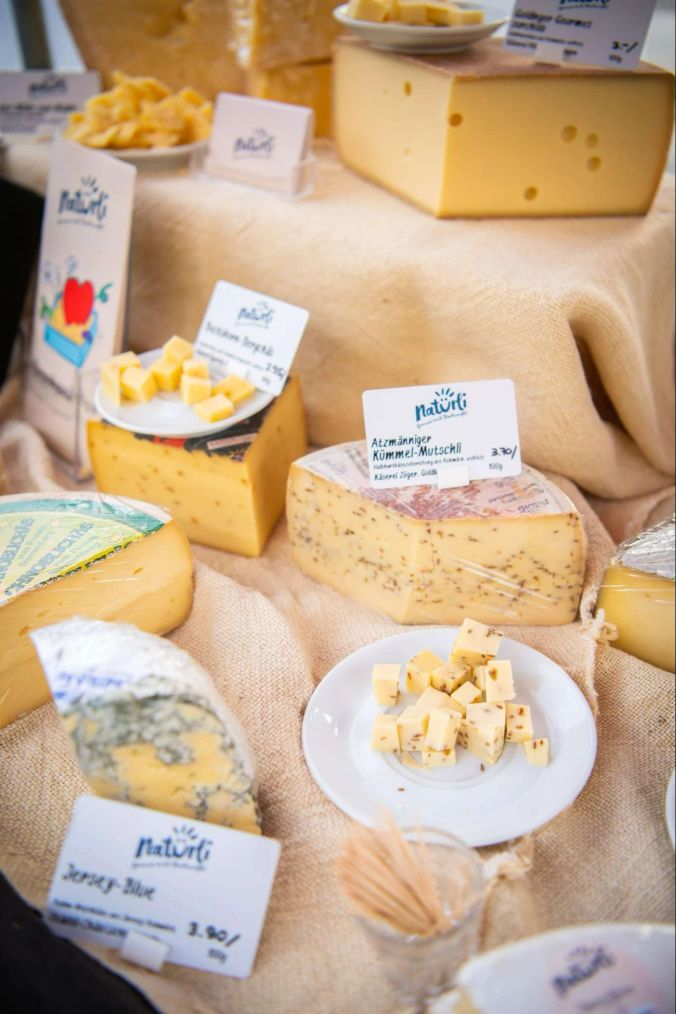 Am Markt war eine grosse Vielfalt an Käse zu finden.