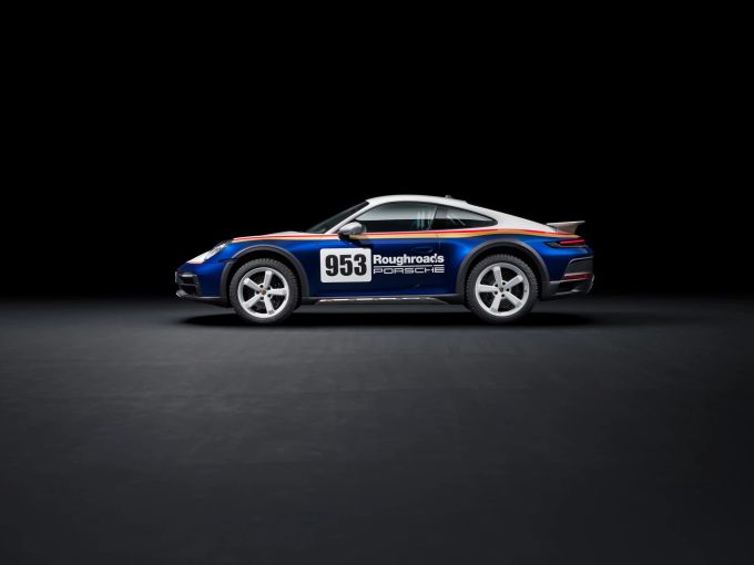 Wer sich die Renn-Folierung wegdenkt, der steht vor einem erhöhten Porsche 911 Carrera GTS Porsche 911 Dakar