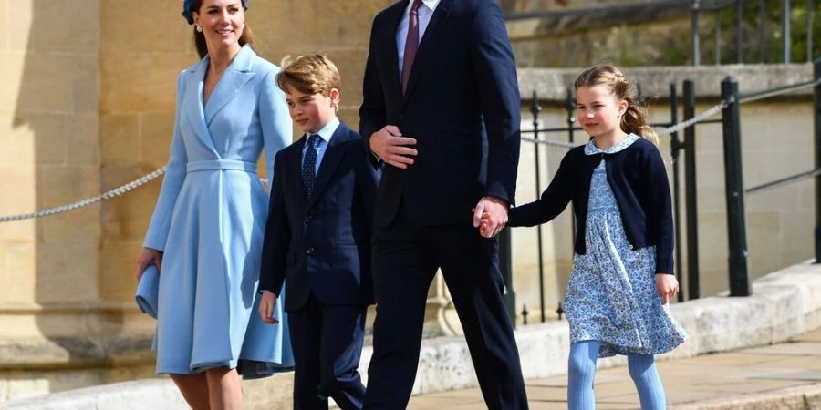 Auf dem Weg zum Ostergottesdienst in Windsor: Herzogin Kate und Prinz William mit ihren Kindern Prinz George und Prinzessin Charlotte.