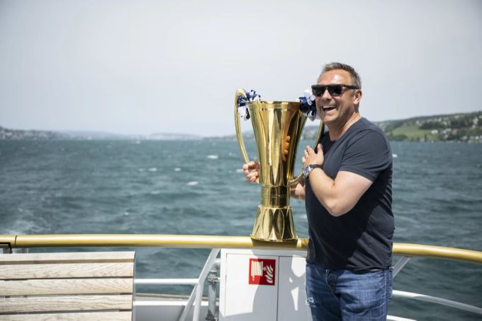 Ex-FCZ-Coach André Breitenreiter mit dem Meisterpokal der Super League. Andre Breitenreiter