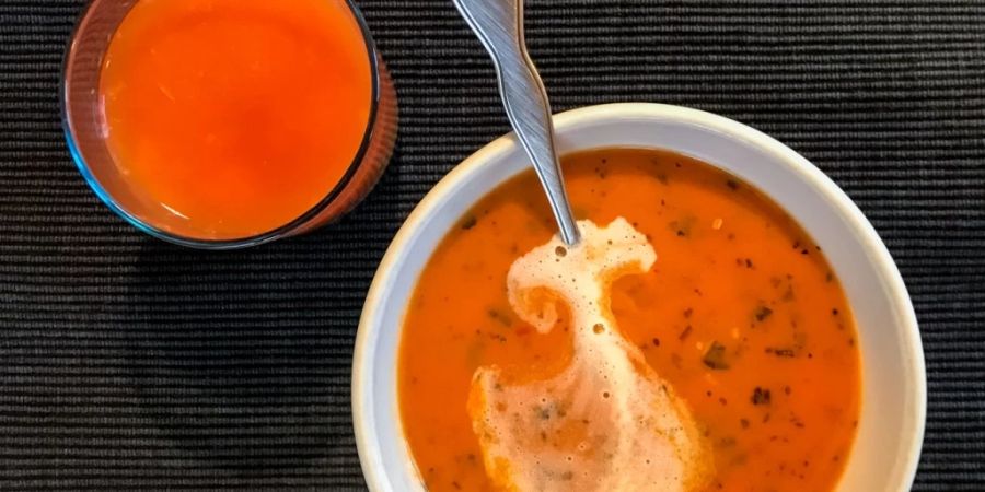 Selbstgemachte Suppen anstatt Festessen: Die Zuger Fotografin Zaboo dokumentiert an der diesjährigen photoSchweiz, wie sie den Gürtel während der Pandemie enger schnallen musste.