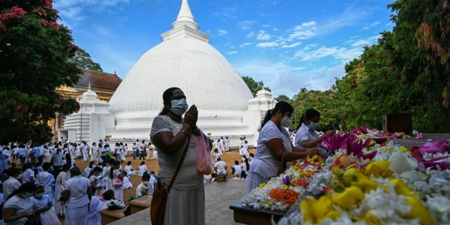 Buddhisten bei der Vesak-Feier