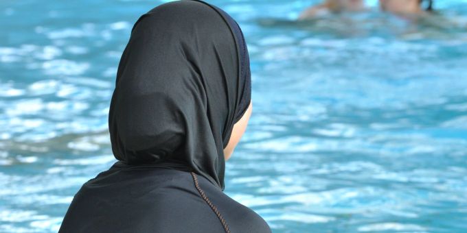 Frauen in Syrien sollen neuen Regeln zufolge an öffentlichen Stränden Burkinis oder konservative Badebekleidung tragen. (Archivbild) Burkinis
