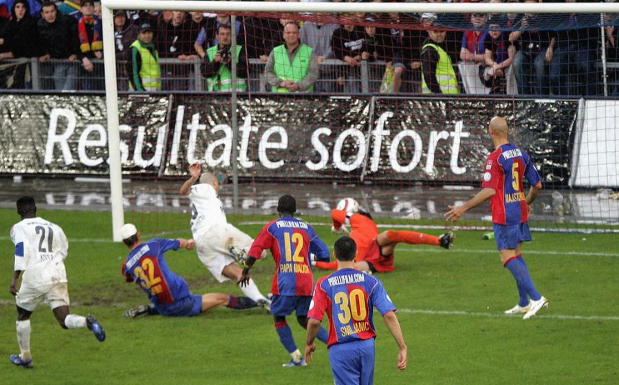 Ein Tor für die Ewigkeit: Iulian Filipescu schiesst den FC Zürich am 13. Mai 2006 in der Finalissima gegen den FC Basel zum Meistertitel.