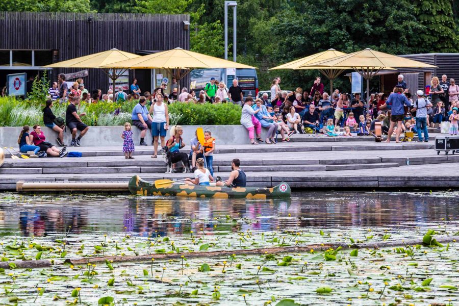 See Boote Seerosen Anlegeplatz Promenade Menschen Kinder