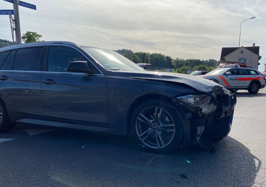 Der Unfallverursacher wurde leicht verletzt.