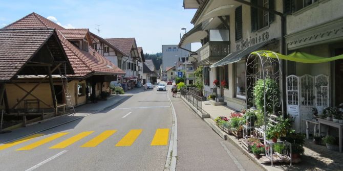 Die Dorfstrasse von Lützelflüh-Goldbach.