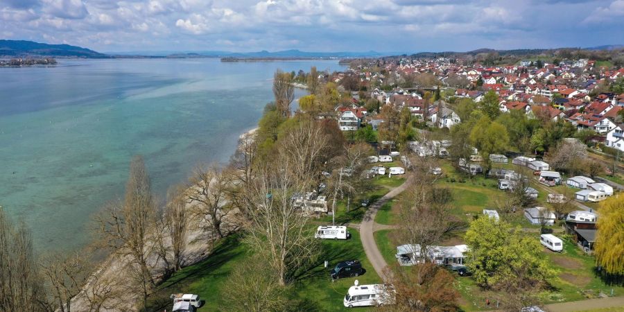 Noch reichlich Platz ist derzeit auf dem Campingplatz am See, der unmittelbar am Ufer des Bodensees liegt.