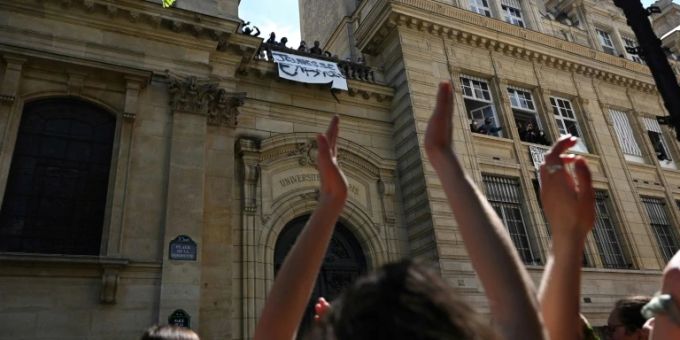 Studierendenprotest vor der Sorbonne. Sorbonne