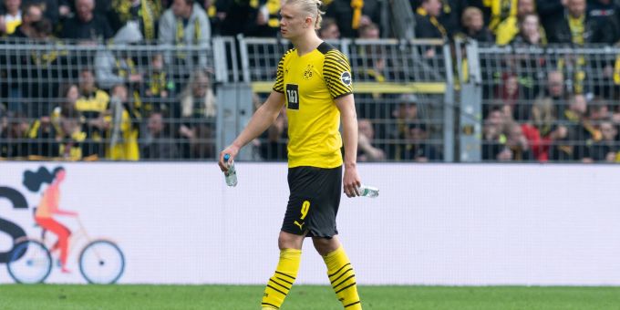 Dortmunds Erling Haaland verlässt nach dem Spiel gegen den VfL Bochum den Platz. Dortmunds Erling Haaland verlässt nach dem Spiel gegen den VfL Bochum den Platz.