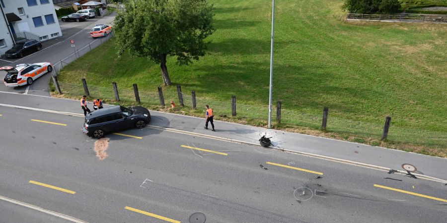 Uznach: Kollision zwischen zwei Autos