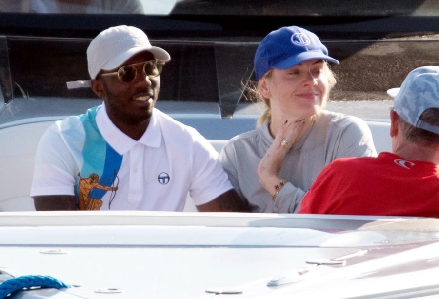 Adele und ihr Freund Rich Paul haben in den Ferien keine Lust auf schicke Klamotten.