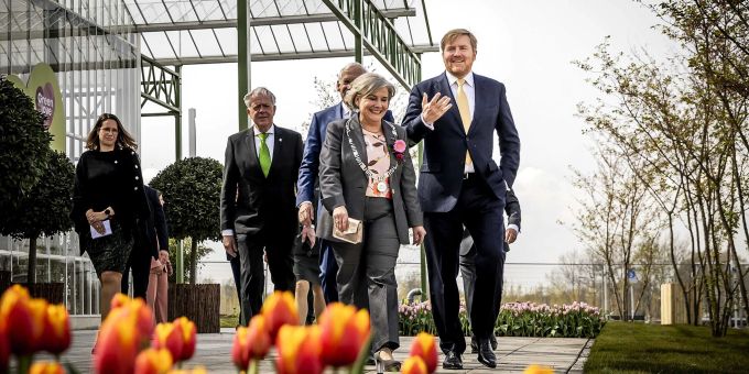 Willem-Alexander (r), König der Niederlande, bei der Eröffnung der Werltgartenbauausstellung Floriade Expo 2022 im April. Willem-Alexander (r), König der Niederlande, bei der Eröffnung der Werltgartenbauausstellung Floriade Expo 2022 im April.
