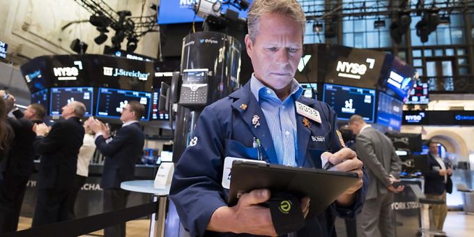 Ein schwächeres Wirtschaftswachstum in den USA gekoppelt mit der protektionistischen Handelspolitik dürfte auf das Wachstum der Eurozone und Chinas drücken. (New York Börse, Archivbild) New York Börse