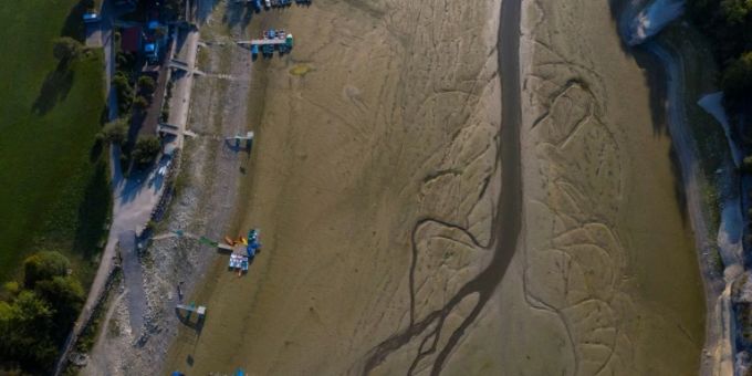 Derzeit gelten bereits Beschränkungen beim Wasserverbrauch in 15 der 101 französischen Départements Derzeit gelten bereits Beschränkungen beim Wasserverbrauch in 15 der 101 französischen Départements