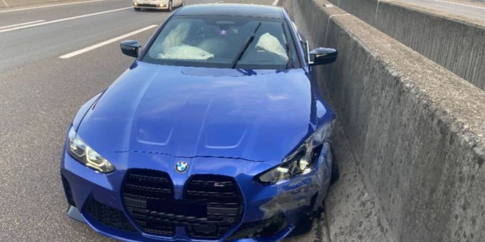 Sissach BL: Personenwagen knallt auf der A2 gegen Mittelleitplanke. Sissach BL