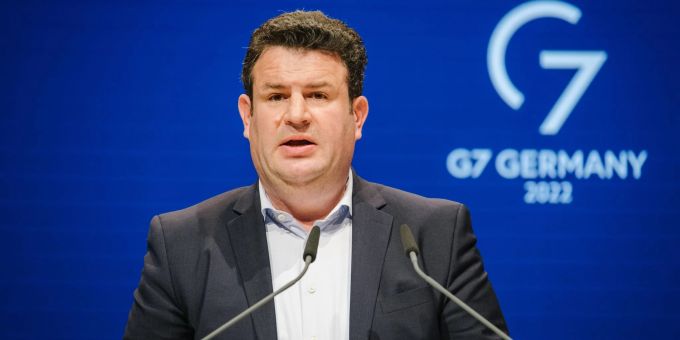 Bundesarbeitsminister Hubertus Heil (SPD) spricht während einer Pressekonferenz zum G7-Treffen der Arbeits- und Sozialminister. Bundesarbeitsminister Hubertus Heil (SPD) spricht während einer Pressekonferenz zum G7-Treffen der Arbeits- und Sozialminister.