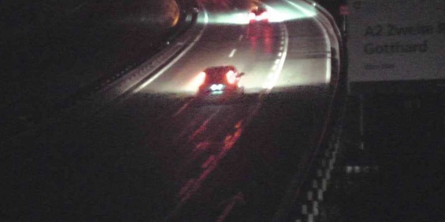 Auf der Autobahn A2 im Kanton Uri kurz vor Göschenen hat sich der Stau in der Nacht auf Donnerstag vorerst aufgelöst.