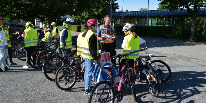 Herisau AR: 206 Schulkinder legen ihre Radlenkerprüfung ab Herisau AR: 206 Schulkinder legen ihre Radlenkerprüfung ab