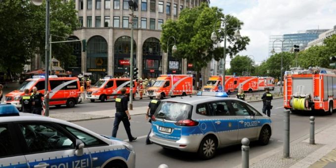 Einsatzfahrzeuge nach Amokfahrt Einsatzfahrzeuge nach Amokfahrt