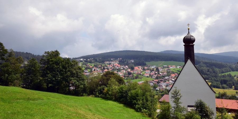 Die Gemeinde Sankt Englmar liegt im Bayerischen Wald und pflegt die Tradition ihres Ortspatrons.