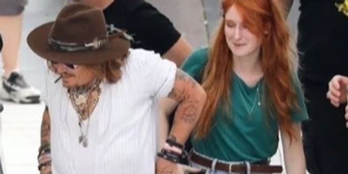 Johnny Depp zeigt sich mit einer rothaarigen Schönheit. Johnny Depp