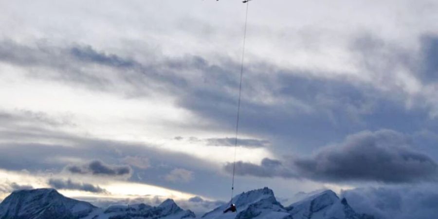 Die polnischen Alpinisten wurden auf die Helikopter-Basis nach Zermatt geflogen.