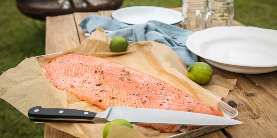 Die Bürgerinnen und Bürger haben im vergangenen Jahr rund 495.053 Tonnen Fisch und Meeresfrüchte gekauft. Lieblingsfisch war erneut der Lachs.