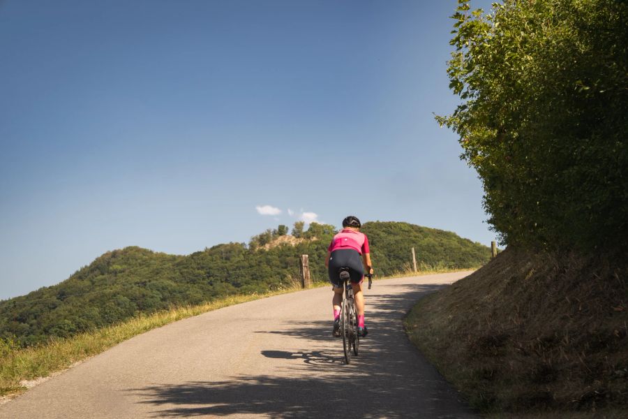 Monika Sattler auf ihrem Velo