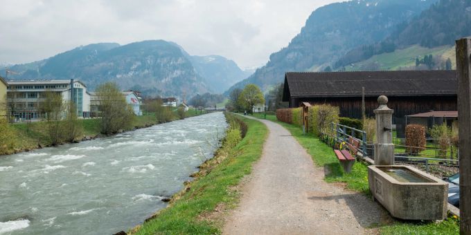 Die Muota, aus deren Wasser die EBS Strom erzeugt. Der Fluss Muota in der Gemeinde Muotathal.