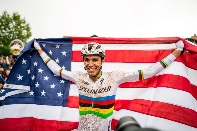 Christopher Blevins aus den USA reüssiert beim Short Race in Snowshoe. UCI Mountainbike World Cup