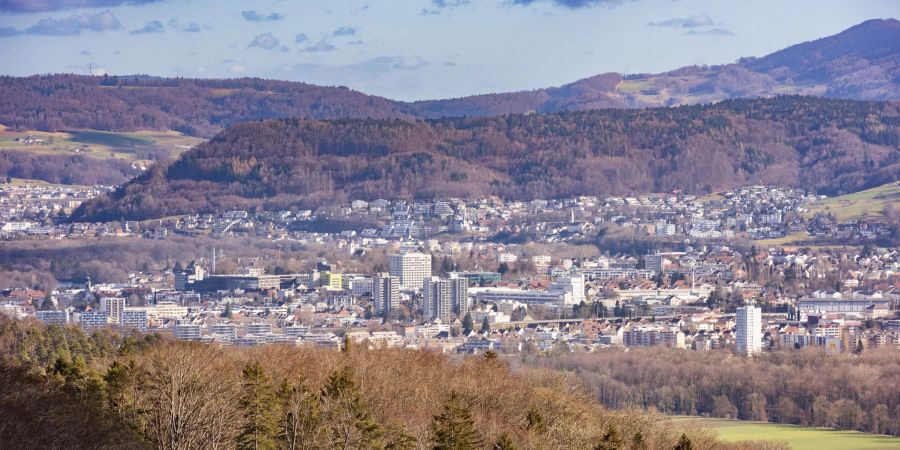 Blick von der Linner Linde aus in Richtung Brugg und Jurahöhen.