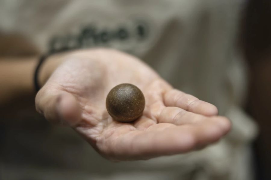 Die neuen «Coffee Balls» der Migros sorgen in den USA für Gelächter.