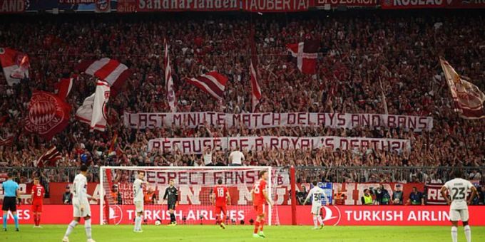Die Fans des FC Bayern München protestieren vor dem CL-Knüller gegen Barcelona. Bayern München