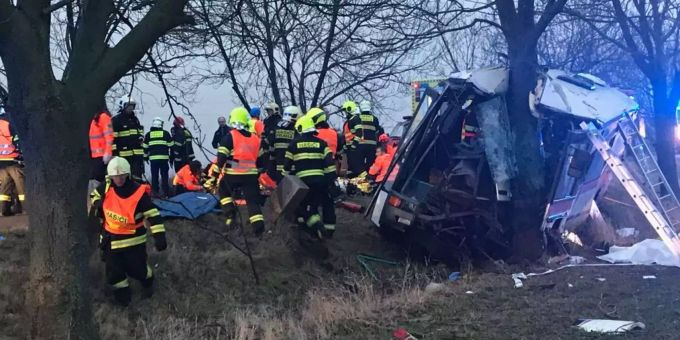 Drama in Tschechien - Drei Tote nach Busunfall