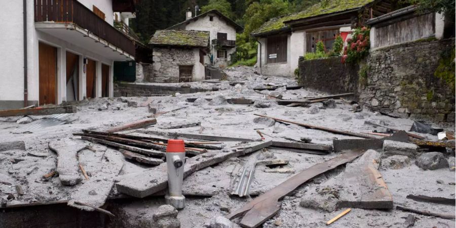 Sämtliche Bewohner vom Dorf Bondo wurden evakuiert. Viele von ihnen konnten erst Mitte Oktober in ihre Häuser zurückkehren.