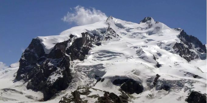 Der höchste Berg der Schweiz, die Dufourspitze, fotografiert in Monte Rosa VS. Wetter mässig wird es auch dort nicht unter null Grad. Wetter Berg Dufourspitze
