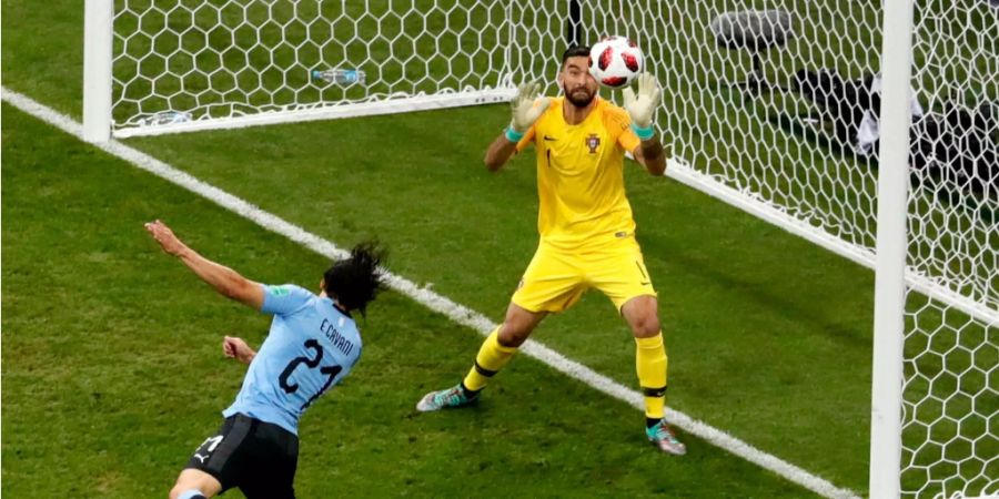 Da war die Welt noch in Ordnung: Edinson Cavani köpft standesgemäss zum 1:0 ein.