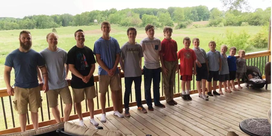 Keine Schwestern: die Brüder sind in ihrem Zuhause in Lakeview (MI/US) unter sich.