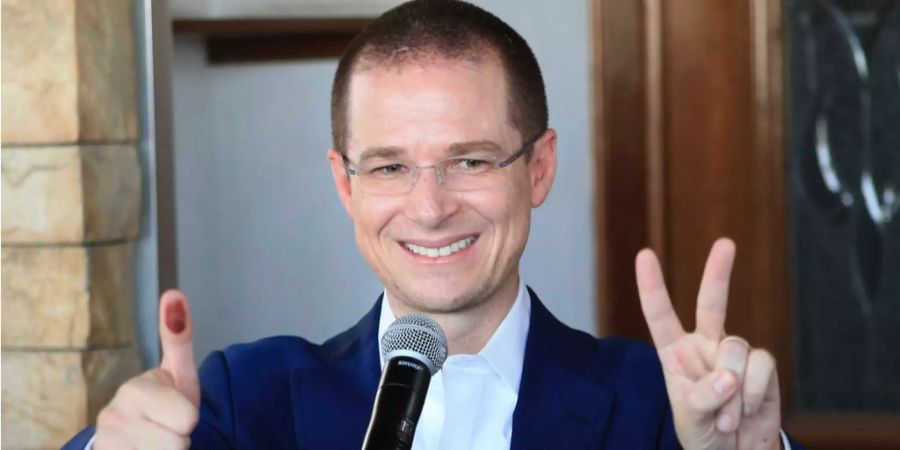 Auch Kandidat Ricardo Anaya gab seine Stimme ab.