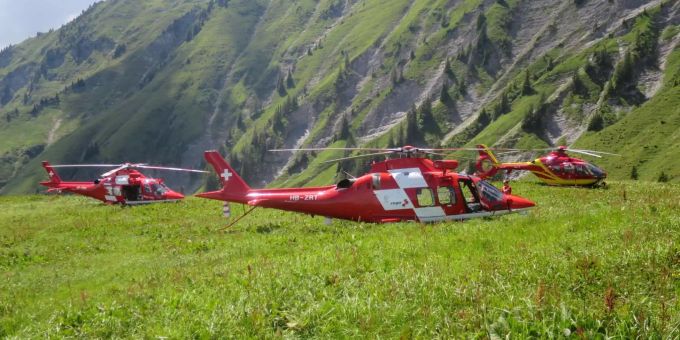 Am Wochenende waren die roten Helikopter der Rega im Dauereinsatz. Am Wochenende waren die roten Helikopter der Rega im Dauereinsatz.
