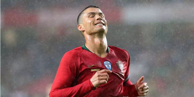 Ronaldo muss mit den Portugiesen in die Playoffs. Ronaldo